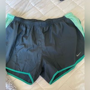 💚 Nike Athletic Shorts 💚